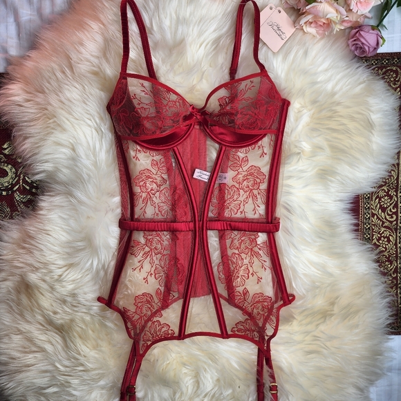 BNWT Agent Provocateur Gloria Basque Red 32B - Picture 1 of 8